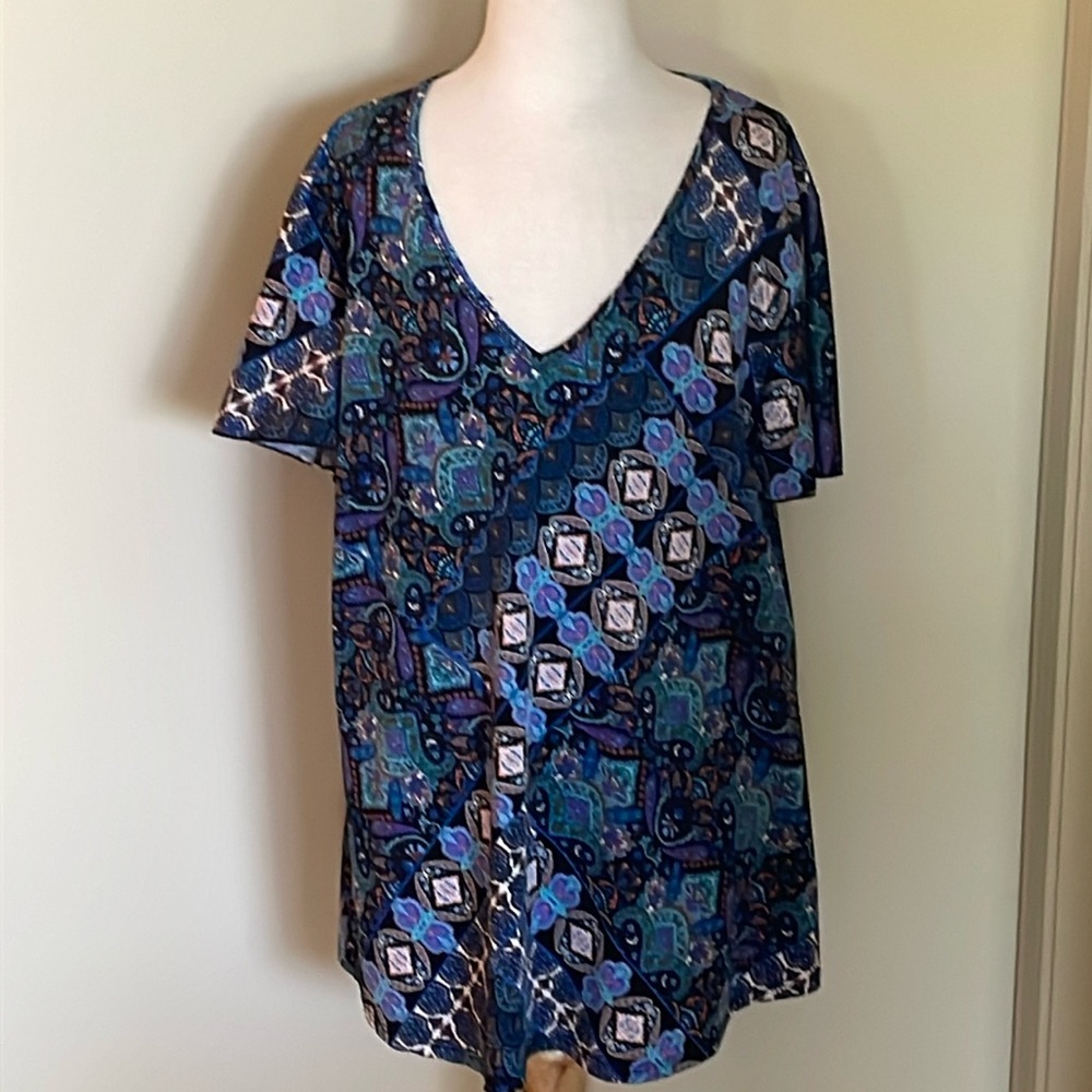 EUC Woman’s Extra Large Ashley Blue: Blue Multi Colored V~Neck Short Sleeved Top